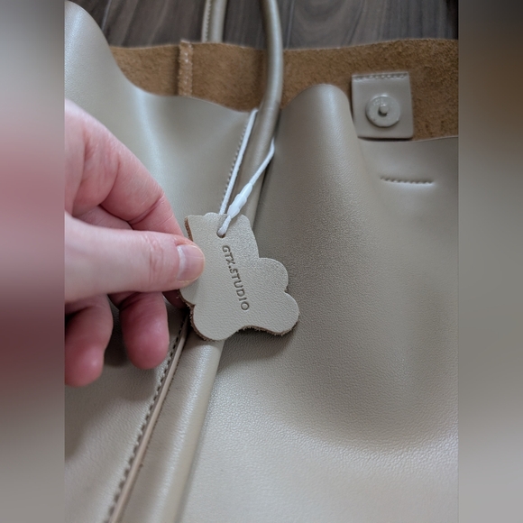 EUC Stone / Bone Beige Leather Tote Bag From GTX Studio - Picture 2 of 5